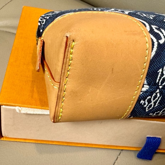 Sold x Louis Vuitton Limited edition Jacquard Since 1854 Cosmetic Pouch - Picture 6 of 12